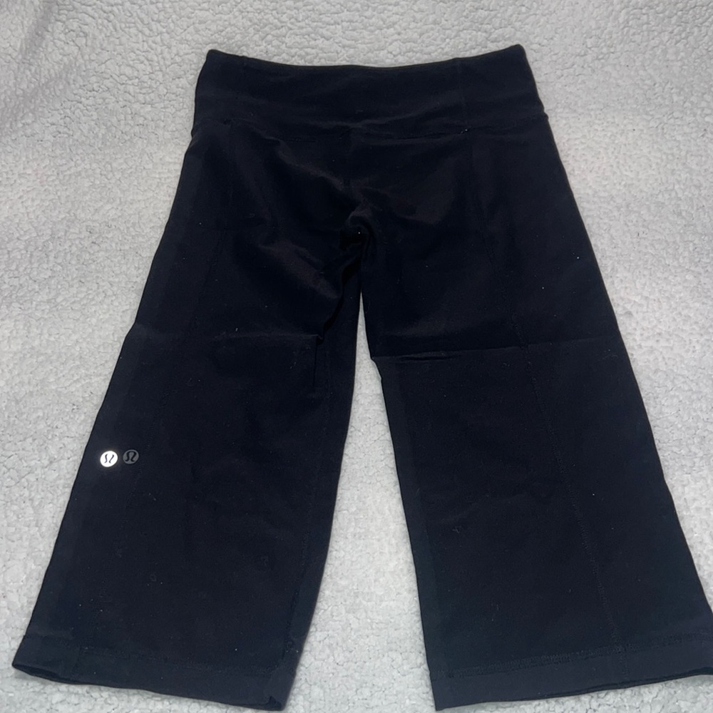 Reversible Lululemon crop yoga pants in good condition